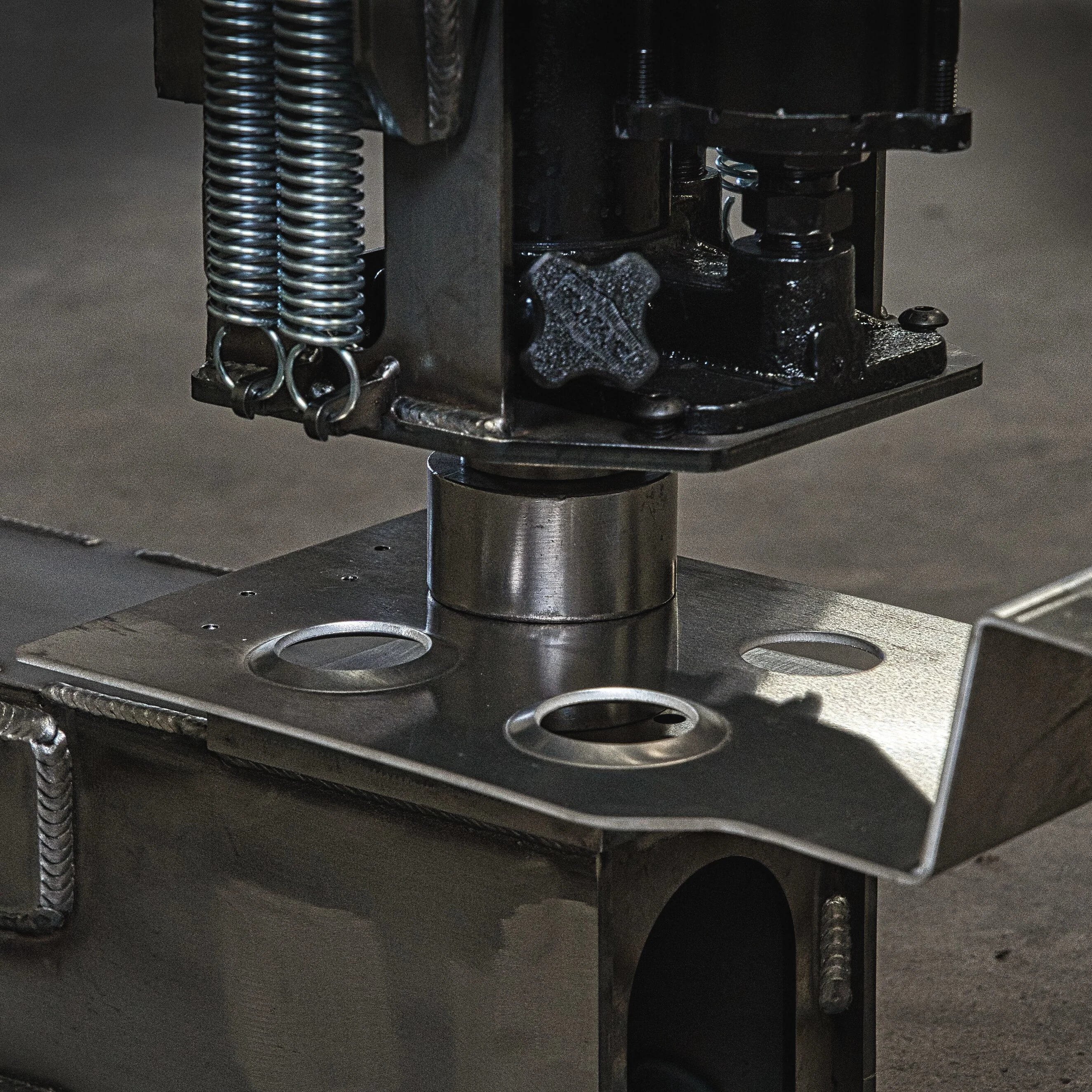Fully Welded C-Frame Press With 5 Ton Bottle Jack - Image 3